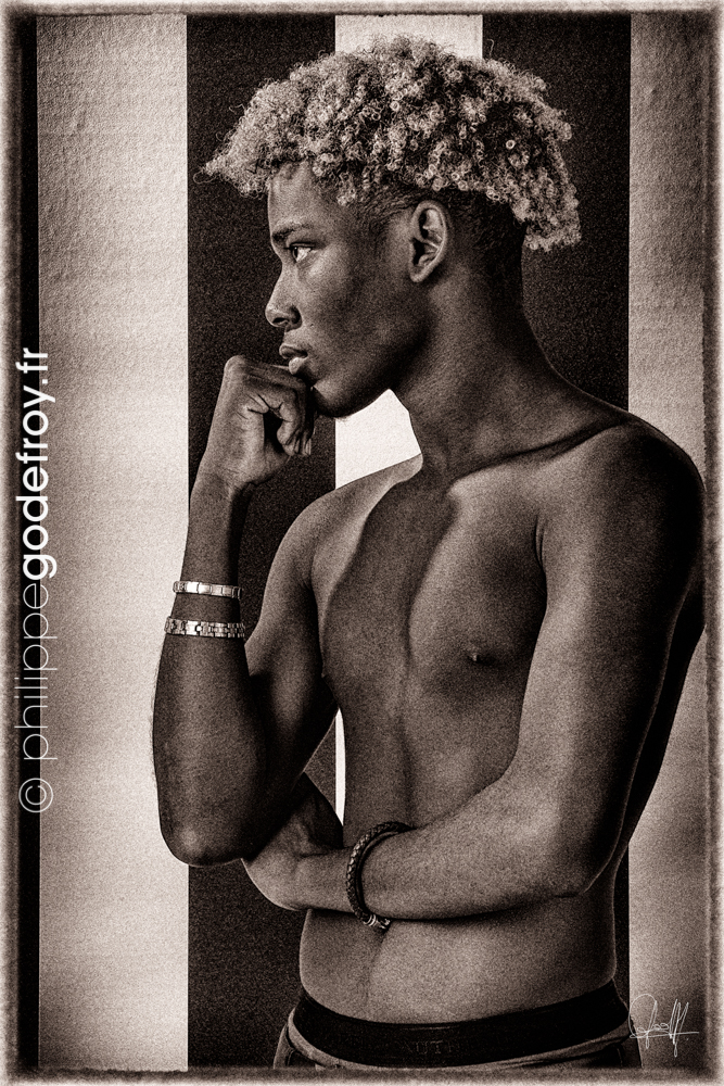 shooting pour le Book mannequin d'un jeune homme Antillais réalisé au Studio Boudoir à Boissy Saint Léger
