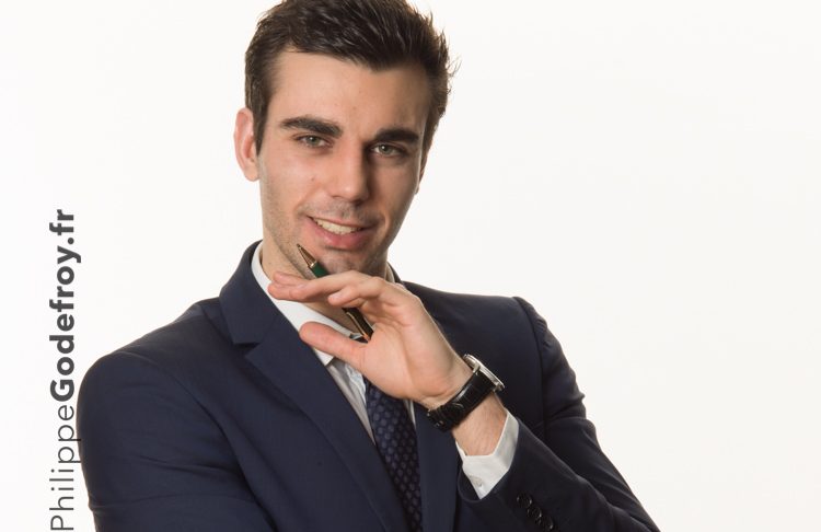 Portrait professionnel pour CV et réseaux sociaux, élégant et soigné