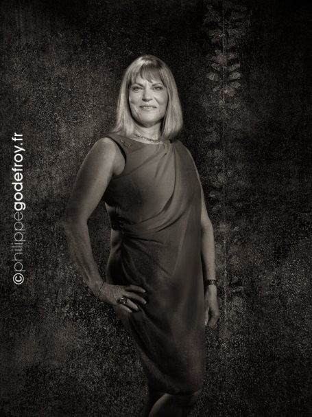 Photo noir et Blanc d'une femme dans le style Cinéma Hollywood