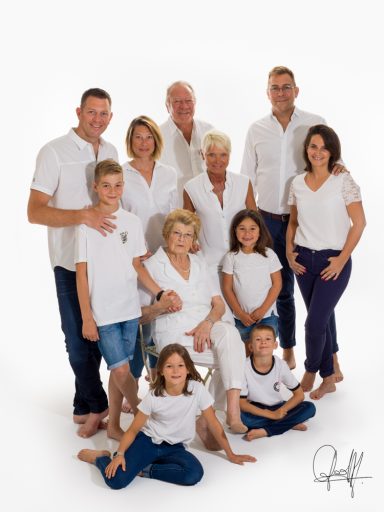 photo de famille sur fond Blanc